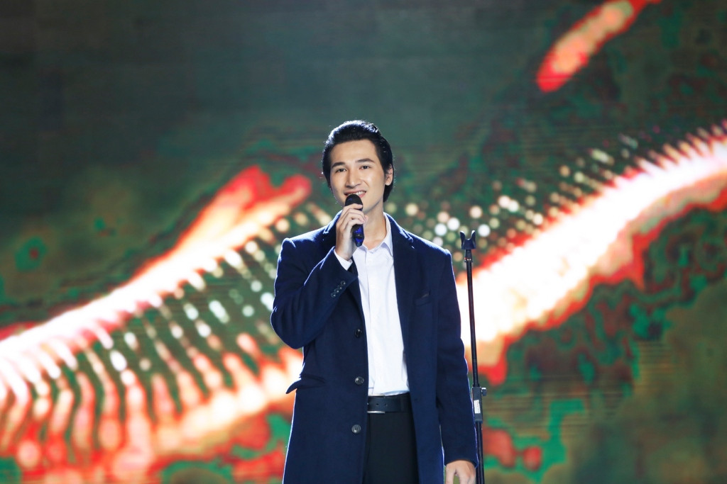 Đào Duy Quang sở hữu gương mặt với điển trai với chiếc mũi cao và nụ cười hút hồn.