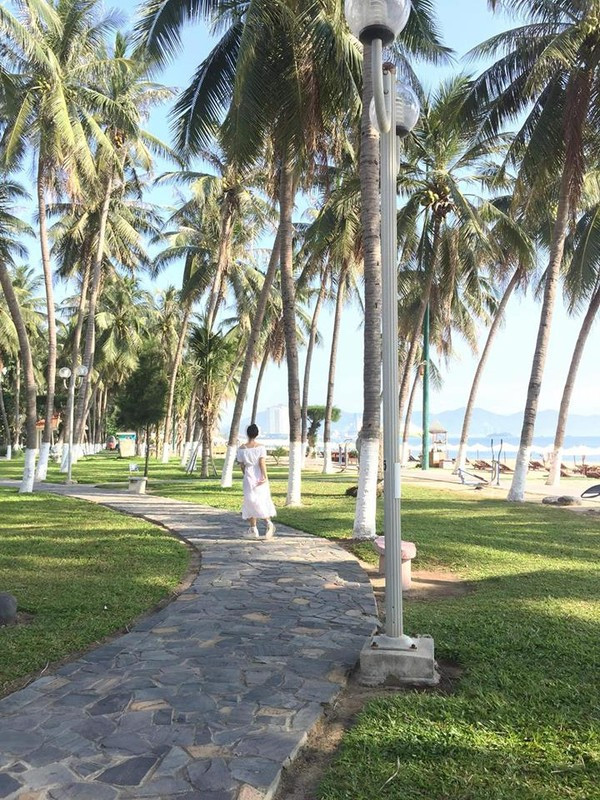 K.L khi còn sống là cô gái rất vui vẻ, xinh đẹp, dễ thương và giàu lòng vị tha.