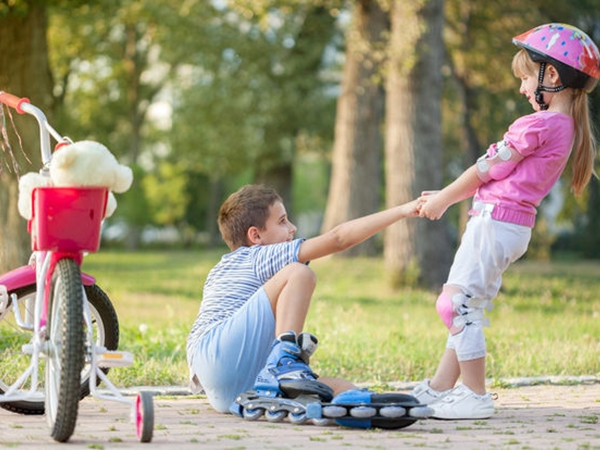 Những người cần được giúp đỡ thì rất nhiều, và bằng cách giúp người khác, bạn cũng đang giúp chính bản thân mình.