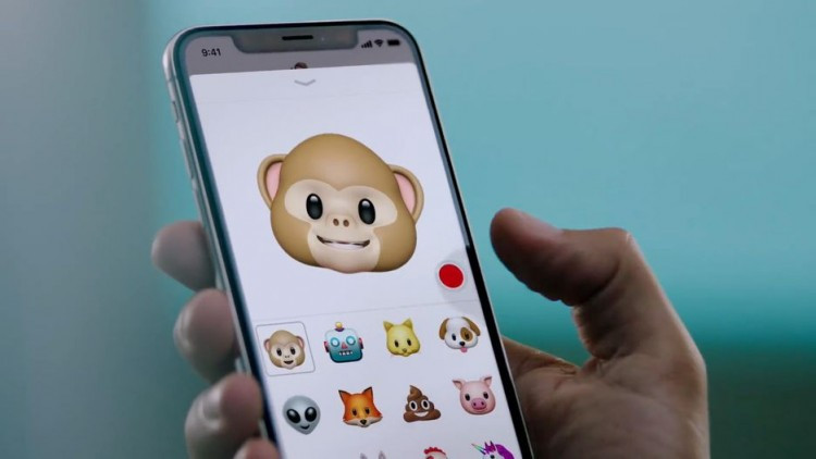 iPhone X có tính năng Animoji với khả năng tạo ra emoji “bắt chước” được nét mặt của bạn.