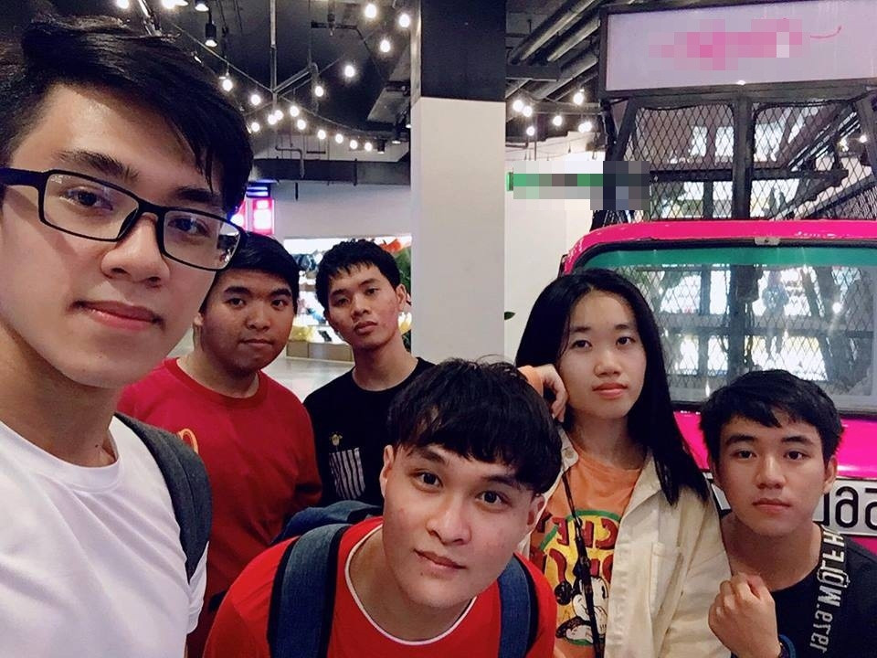 Anh chàng có tính cách ôn hòa nên dễ dàng kết bạn với mọi người.