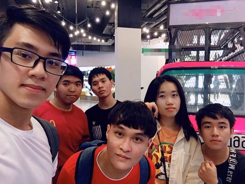 Anh chàng có tính cách ôn hòa nên dễ dàng kết bạn với mọi người.