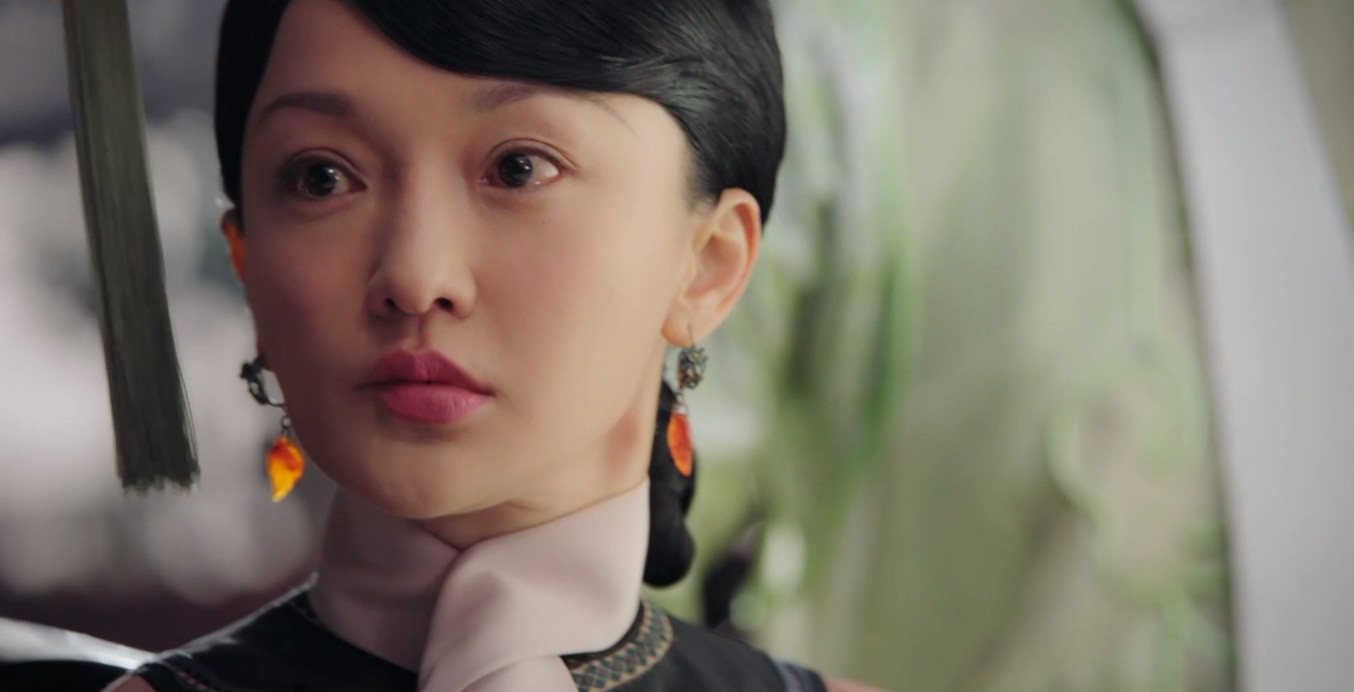 đau đớn vì bị người thân cận nhất phản bội...