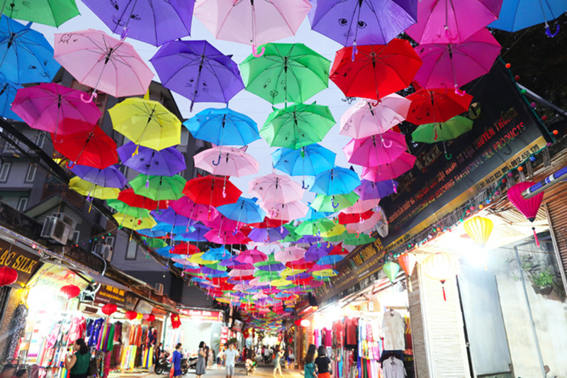 Con đường ô rợp trời ở làng lụa Vạn Phúc - phiên bản "Hội An thu nhỏ" giữa lòng Thủ đô.