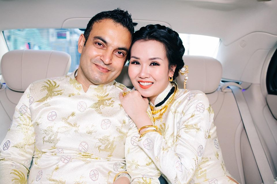 Võ Hạ Trâm hạnh phúc bên vị hôn phu.