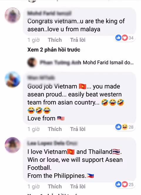 "Tôi yêu Việt Nam và Thái Lan. Dù thua hay thắng, chúng tôi cũng sẽ ủng hộ bóng đá Đông Nam Á" - một cổ động viên từ Philippines bình luận.