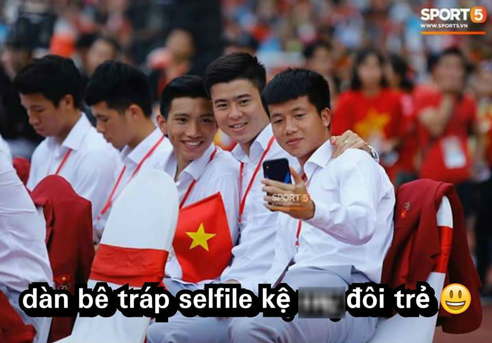 Nguyên một "dàn sao" khiến khách mời đám cưới bối rối vì không biết nên tập trung vào chú rể, cô dâu hay ngẩn ngơ ngắm quan viên hai họ.