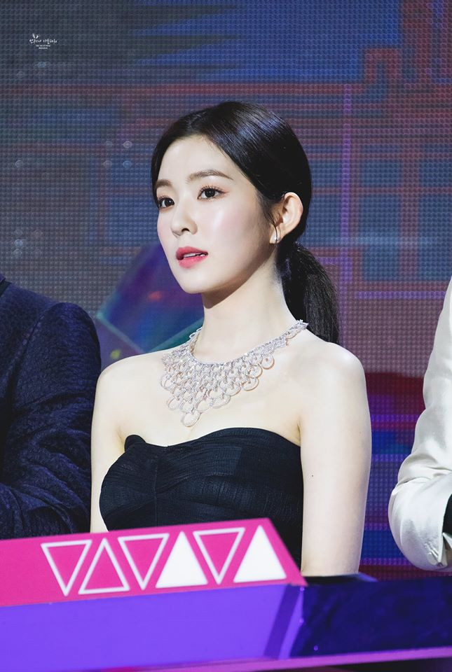 Khi biết được mức giá giật mình này, nhiều fan đã nói vui rằng hẳn Irene lo lắng lắm khi mang cả gia tài trên người. Còn các fan của Red Velvet thì cho rằng vòng cổ đắt tiền đến đâu cũng không thể vô giá như Irene được.