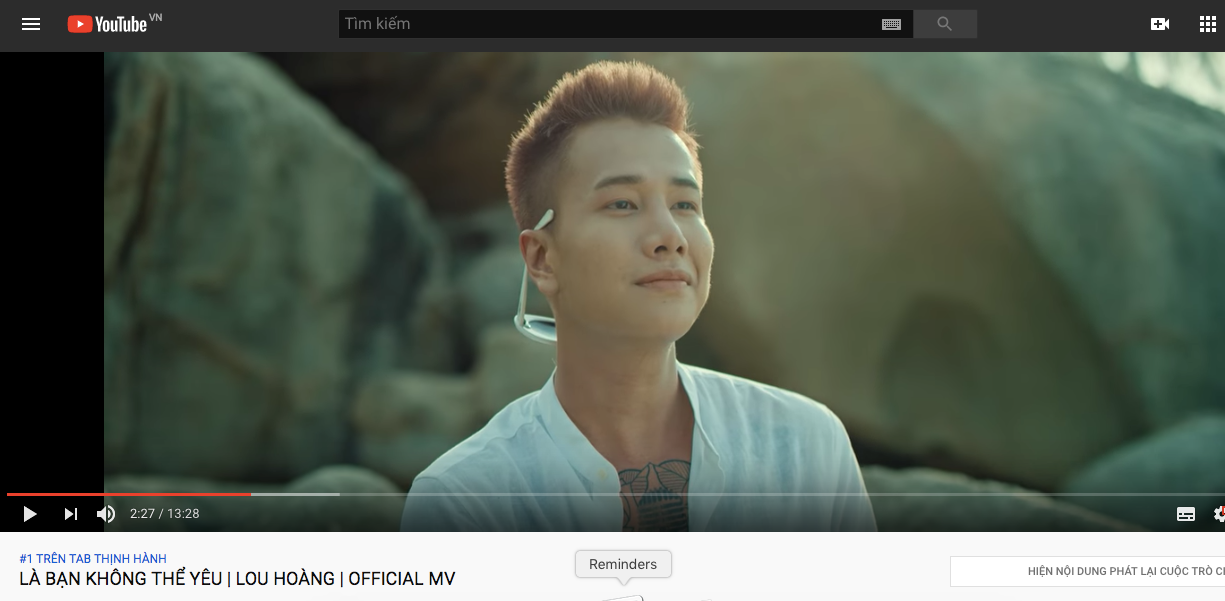 Là bạn không thể yêu của Lou Hoàng đạt Top 1 Trending Youtube.