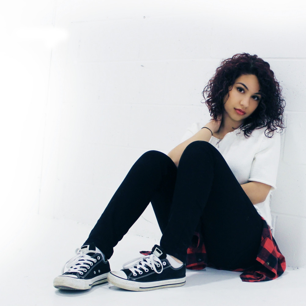 Ca khúc Here của Alessia Cara phát hành năm 2015, nhưng tận cuối năm 2015 thì bản nhạc này mới nhận được nhiều dấu hiệu thăng hạng tích cực khi giữ No.5 trên Billboard Hot 100.