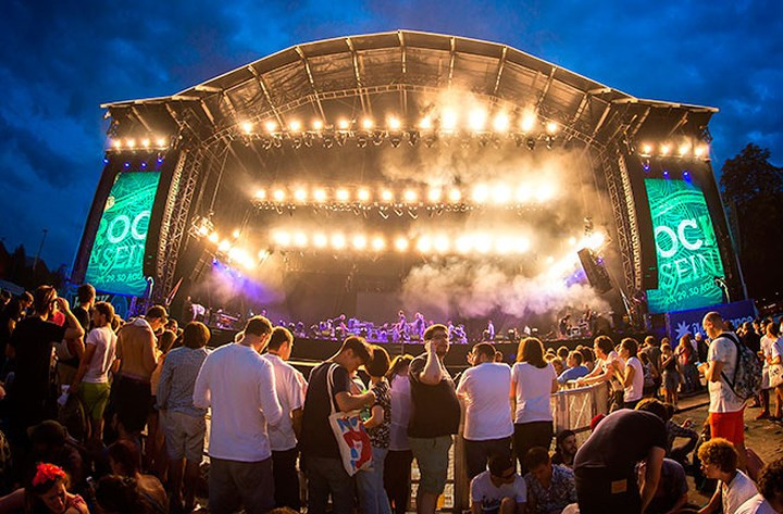 Từ 26 đến 28/8, đêm hội nhạc Rock trên sông Seine lớn nhất ở Pari luôn thu hút đông đảo người hâm mộ.