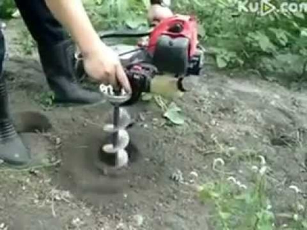 Điều khiển một cái máy khoan không phải là việc đơn giản.