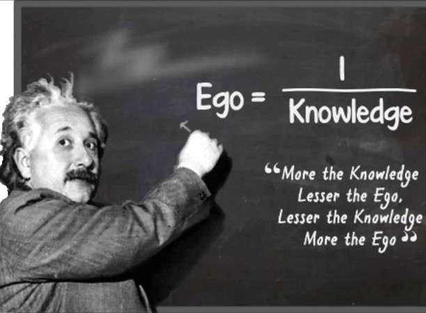 Albert Einstein: “Hiểu biết càng nhiều, cái tôi càng nhỏ; Hiểu biết càng ít, cái tôi càng lớn”.