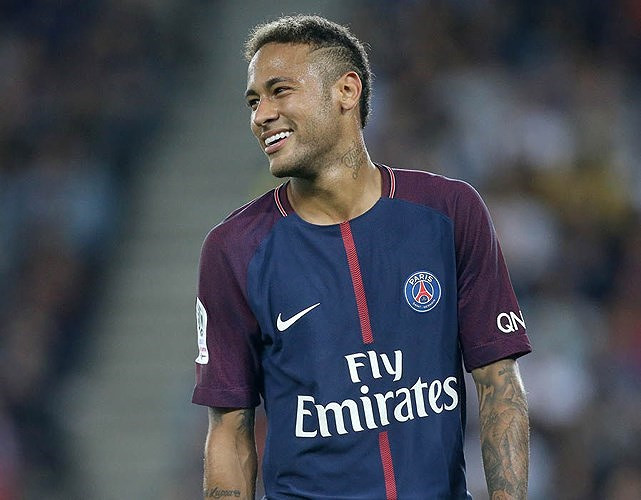 2. Neymar (PSG) 31,7 triệu Bảng/năm.