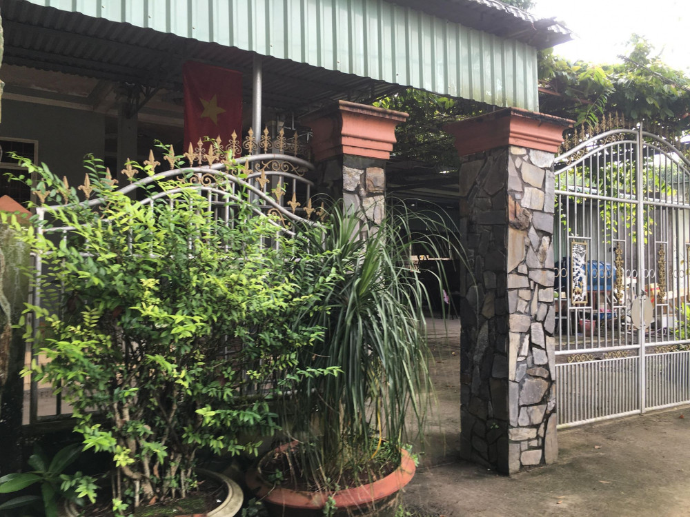 Sáng sớm nay tại nhà riêng của gia đình Trường Giang ở Đồng Nai vẫn đóng kín cửa.