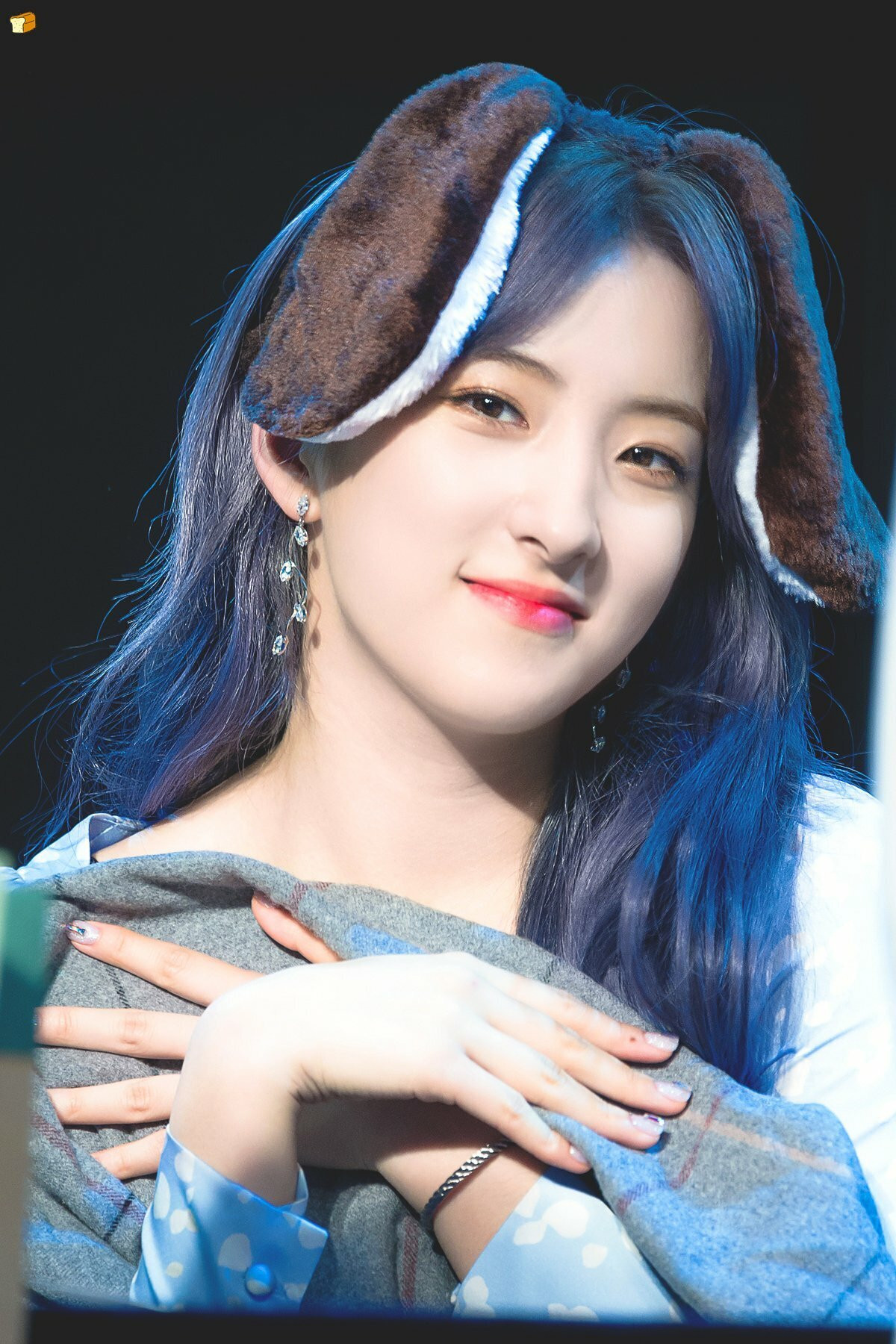 Eun Seo (WJSN) cũng đã gia nhập ''đội quân tóc xanh'' của Kpop. 