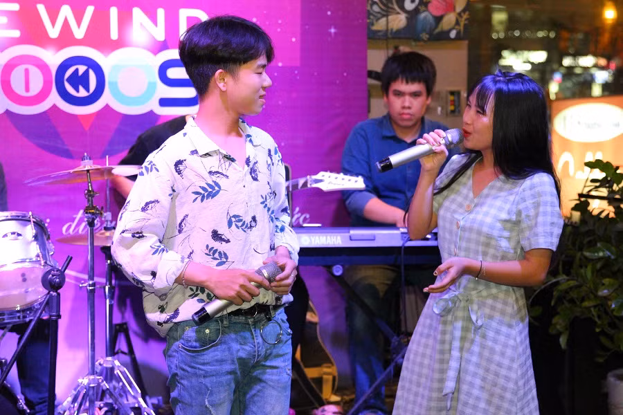 Những ca khúc quen thuộc được thể hiện dưới các giọng ca ngọt ngào, truyền cảm.