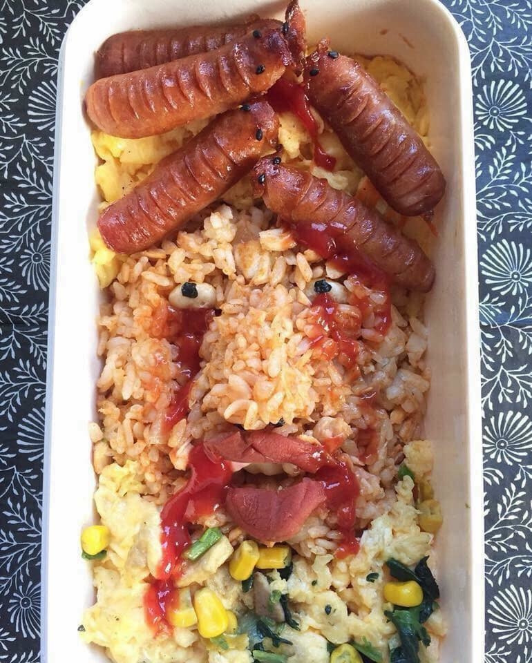 Nhìn cái miệng và dòng nước mắt mà hết hồn!