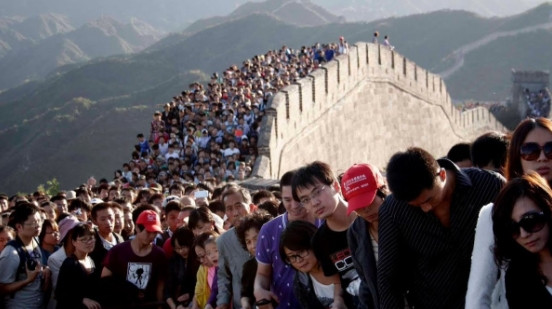 "Sai lầm lớn nhất đời tôi là đi Vạn Lý Trường Thành vào Quốc khánh" - một cư dân mạng bày tỏ.