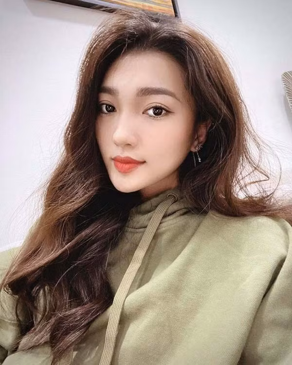 Ngọc Nữ khiến dân mạng ngán ngẩm vì loạt ồn ào "đấu tố" liên quan đến cầu thủ Phan Văn Đức trong năm 2019.