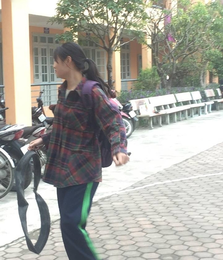 Dù mang cả bằng chứng đến lớp vẫn không thoát tội.