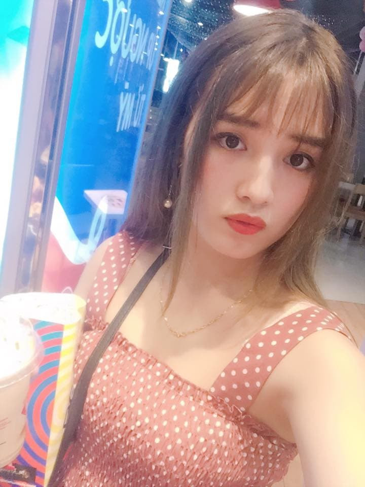 Hình ảnh đời thường không kém phần xinh đẹp của nữ cầu thủ mang màu áo CLB TNG Thái Nguyên.