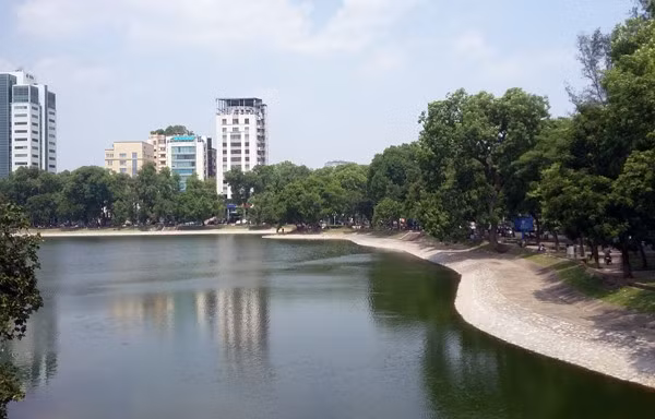 Hồ Hale (tên gọi khác là Hồ Thiền Quang, Hà Nội) - nơi có thông tin cô H.M tự tử.