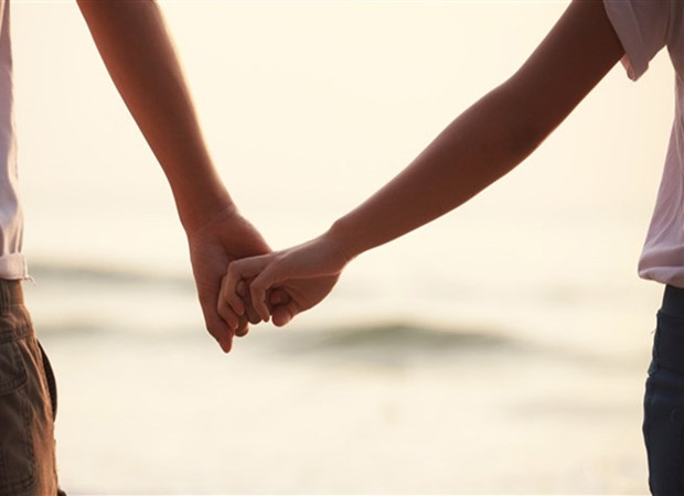 Đi dạo cùng nhau và nói chuyện sẽ giúp hai người hiểu nhau hơn.