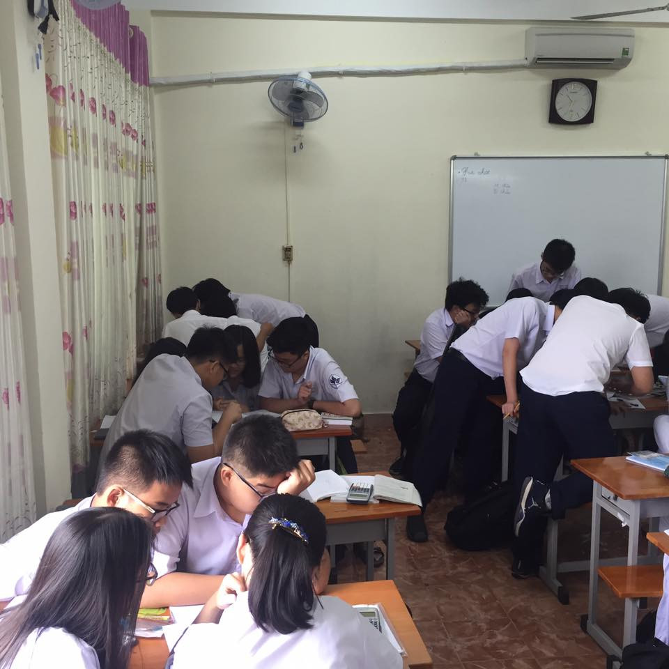 Cả lớp hơi bị hào hứng với tro chơi đồng đội luôn í.