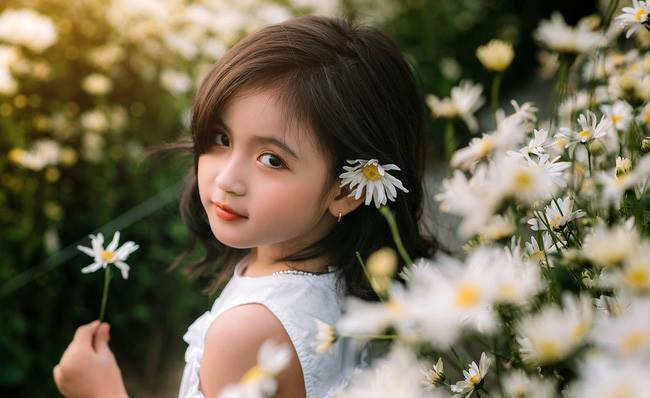 Nhan sắc xinh đẹp của cô chị hứa hẹn sẽ còn làm xao xuyến nhiều người trong tương lai. Nhan sắc xinh đẹp của cô chị hứa hẹn sẽ còn làm xao xuyến nhiều người trong tương lai.