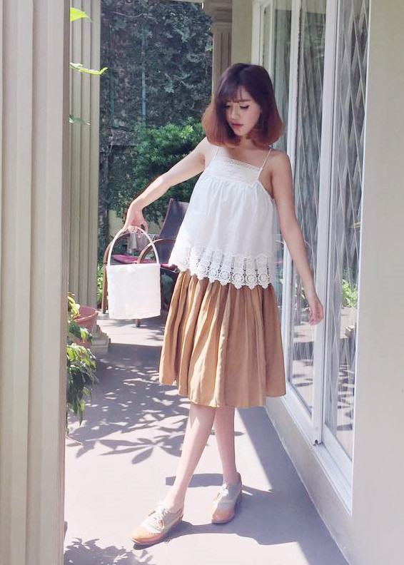 Nữ ca sĩ xây dựng thành công phong cách thời trang đời thường hợp mốt.