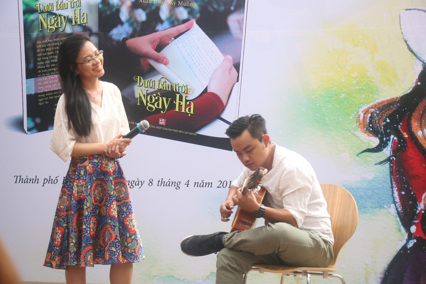 Xuân Huy còn sở hữu giọng ca ngọt ngào. Cô nàng đã hát tặng mọi người bài hát 