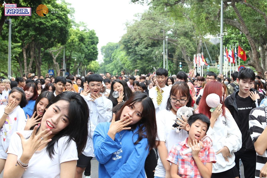 Phần Random dance (Nhảy ngẫu nhiên) mở đầu sự kiện vô cùng ấn tượng.