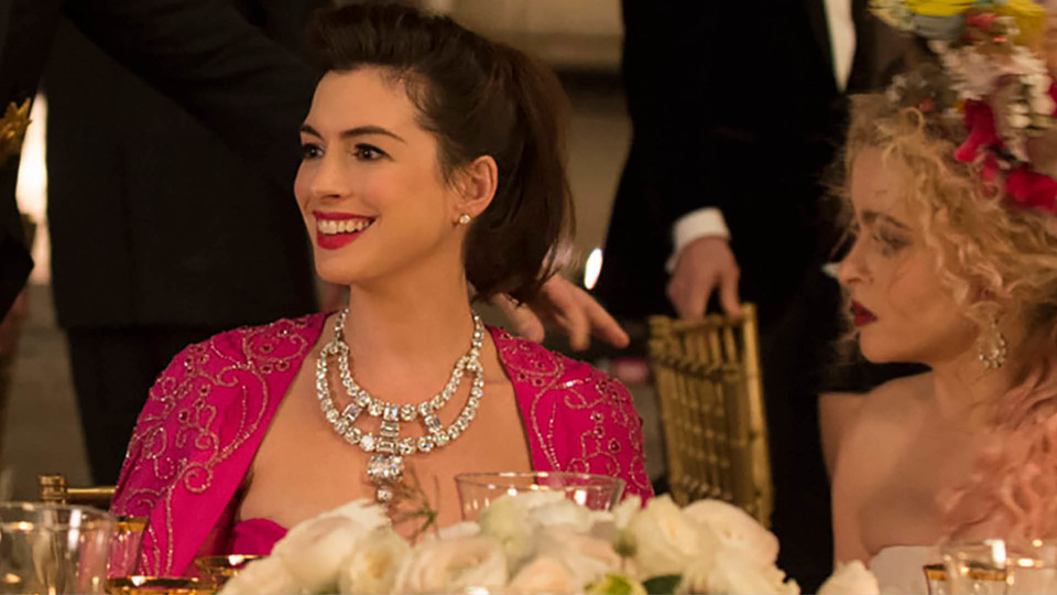 Chiếc vòng cổ đáng giá cả gia tài trong Ocean&apos;s 8.