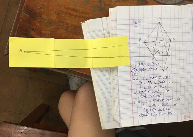 Trường hợp này phải dùng tận 3 tờ giấy note chồng lên nhau. (Ảnh: Chang Chang)