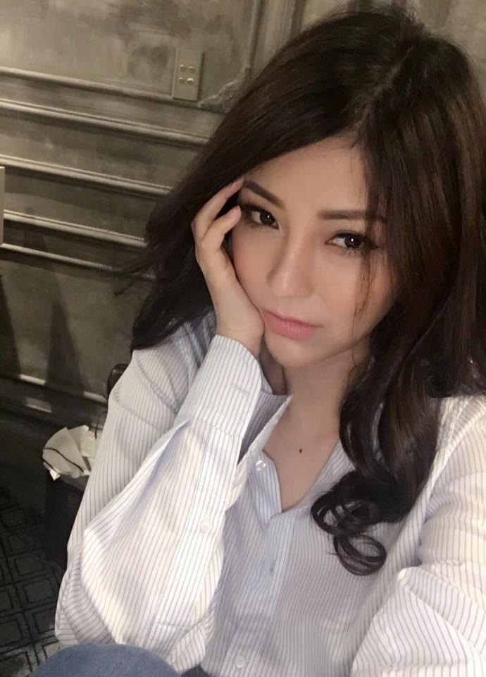 Bà mẹ U50 là mẫu người lý tưởng của hội chị em vừa xinh đẹp, thành công và trẻ trung không tưởng.