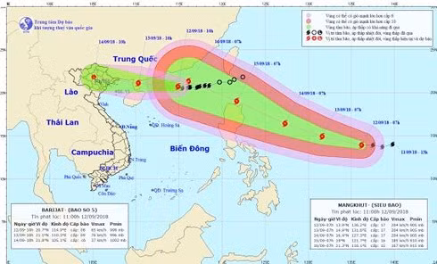 Dự báo đường đi của cơn bão số 5 và siêu bão Mangkhut lúc 13h chiều ngày 12/9. Ảnh: NCHMF.