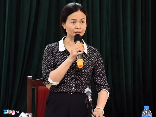 Bà Ngô Thị Thu Anh, Hiệu trưởng trường THCS Trần Phú thông tin báo chí. Ảnh: Hải Nam.