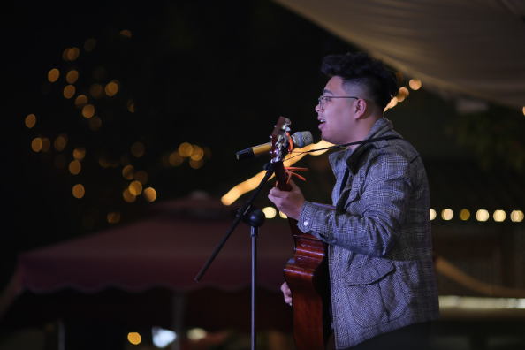 Bạn Trung Tuấn mang đến cho khán giả một tiết mục ngọt ngào, lắng đọng với ca khúc "Kem chanh".