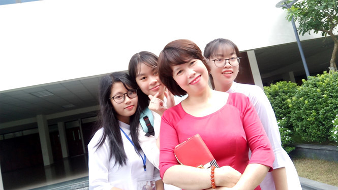 Cô Vân và các học trò Trường THPT chuyên Bắc Ninh. ẢNH NHÂN VẬT CUNG CẤP.