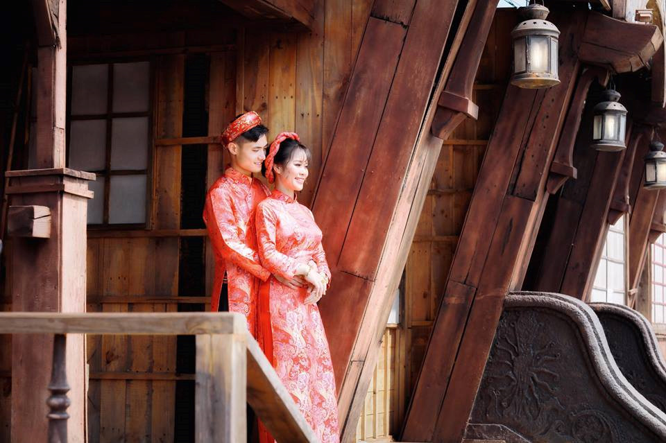 Yêu xa 4 năm, cả hai luôn cố gắng dành sự quan tâm để hâm nóng tình cảm.