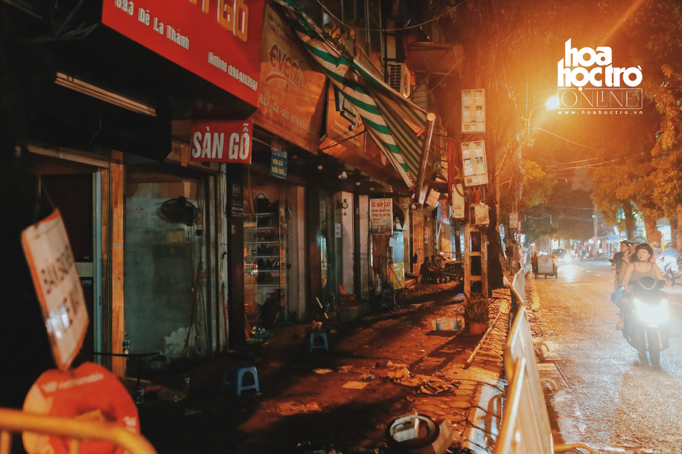 Dãy nhà mặt tiền đường Đê La Thành (từ số 891 đến 907) đều bị lửa làm hỏng hóc đồ đạc, một số nhà tầng 2 đã bị biến dạng.