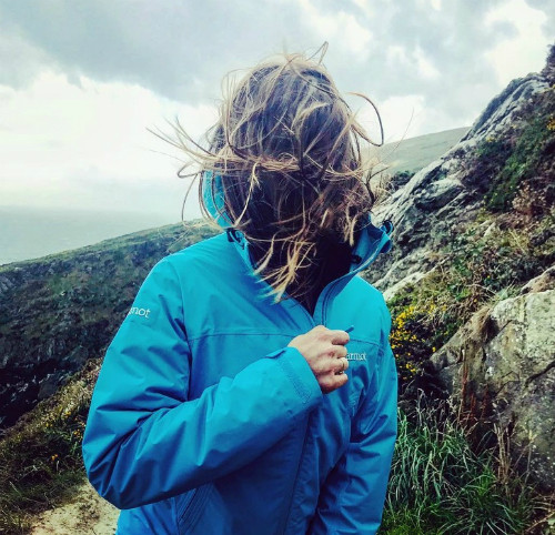 Cái giá phải trả cho một bức ảnh ở vùng núi lộng gió.