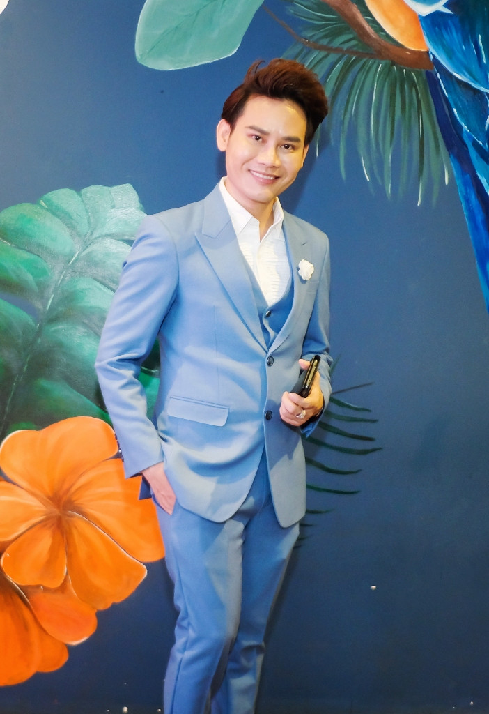 Hồng Phúc là nam diễn viên, MC gắn liền với các gameshow truyền hình nổi tiếng.