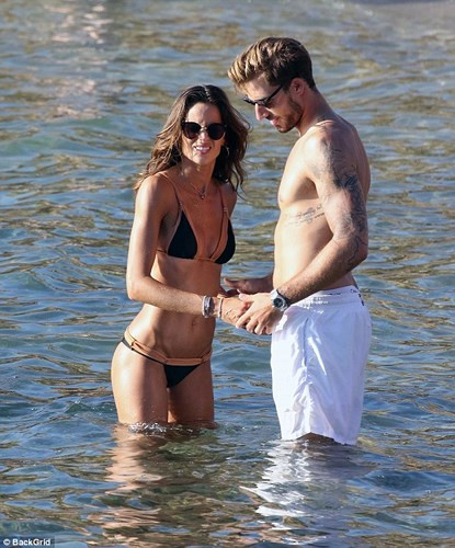 Izabel Goulart là một trong những thiên thần của show trình diễn nội y của nhãn hiệu đồ lót Victoria Secret và là một trong những người mẫu hàng đầu của nhãn hiệu này./.