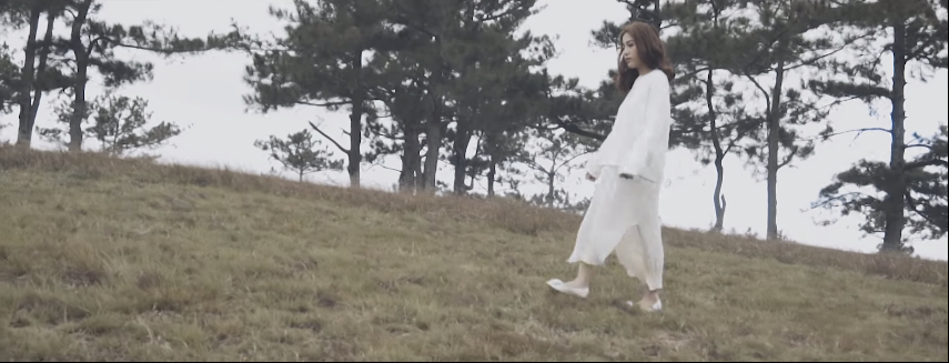 Một ca khúc Ballad đong đầy cảm xúc do chính Phùng Khánh Linh sáng tác thực sự đã chạm đến trái tim khán giả.