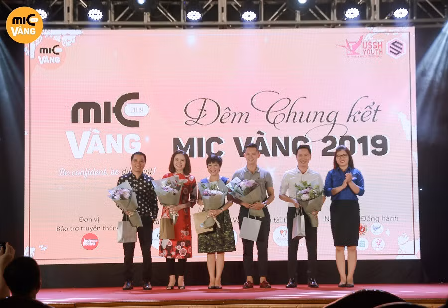 5 vị Giám khảo quyền lực của Đêm Chung kết.