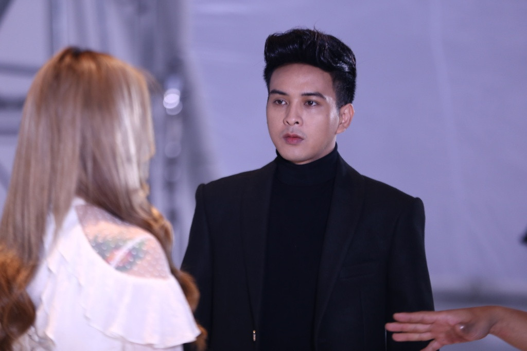 Gạt bỏ đi tình yêu cũ khiến Hồ Quang Hiếu "Tim thắt lại" trong MV mới ảnh 2