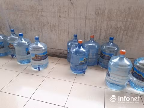 Nước uống Việt Xưa cung cấp cho học sinh uống tại trường tiểu học Chu Văn An (Hoàng Mai, Hà Nội) có nhiễm khuẩn mủ xanh