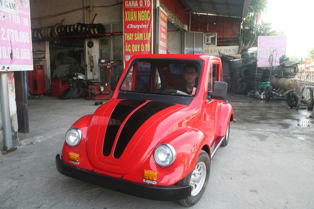 Chiếc xe ô tô chạy bằng năng lượng mặt trời do cậu học trò Ngô Việt Cường lắp ráp.